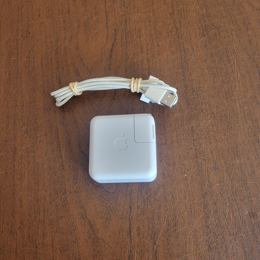 A1070 Apple iPod Power Adapter 30Pin to 6Pin FW Firewire Data Cable Cord